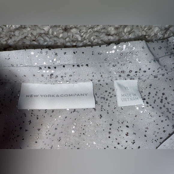 New York & Company long sleeve metallic & white blouse wrap front v neck size XL - Picture 4 of 6